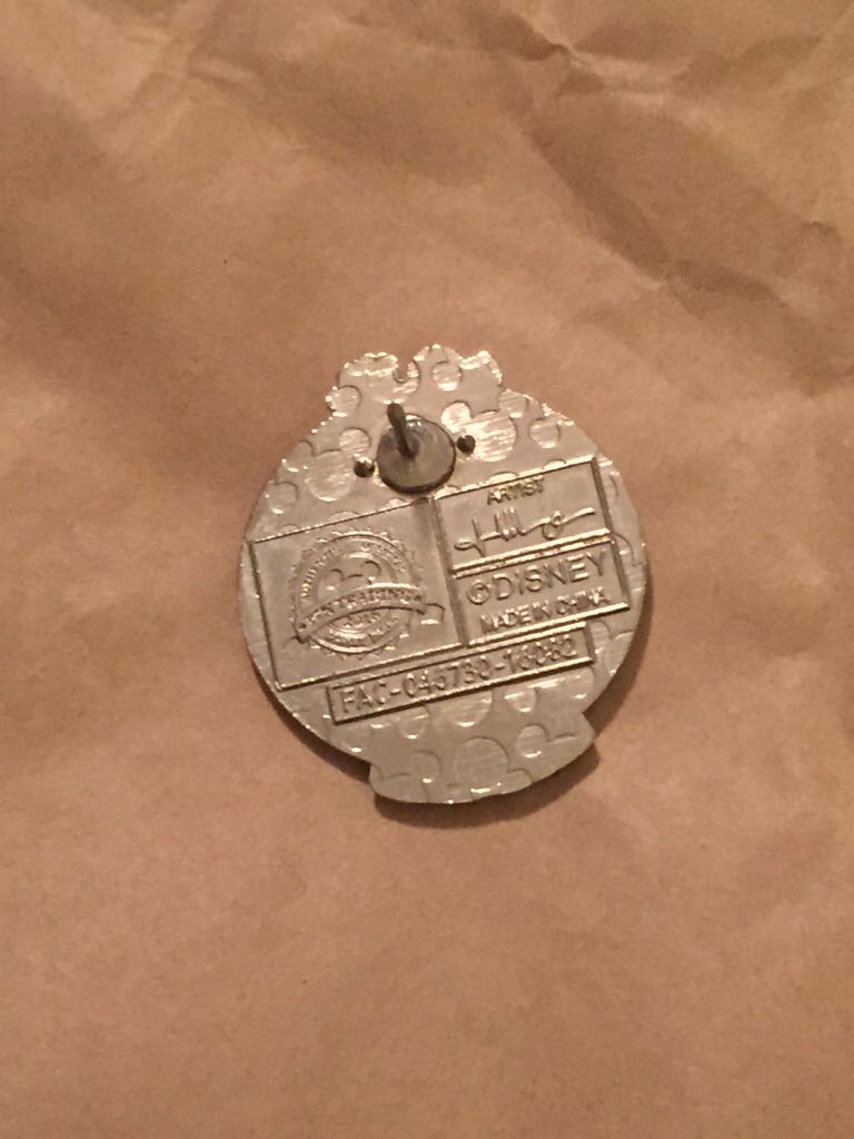 Queen Of Hearts Cute - Disney pin collectible - Main Image 2