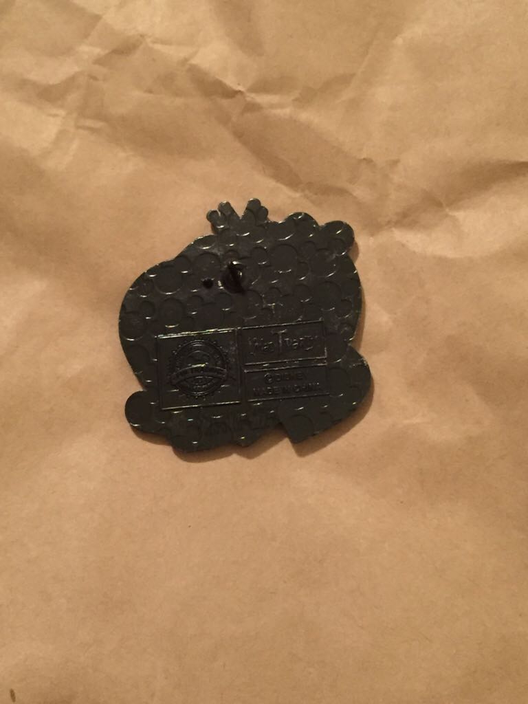 Queen Of Hearts Mad T Party - Disney pin collectible - Main Image 2