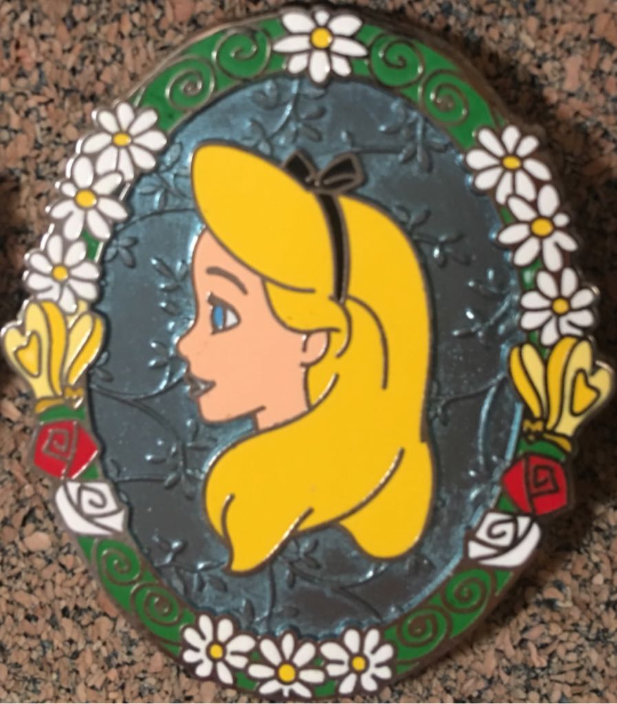 Alice In Wonderland - Cameos with Character - Alice - DLR - Annual Passholder  pin collectible - Main Image 1