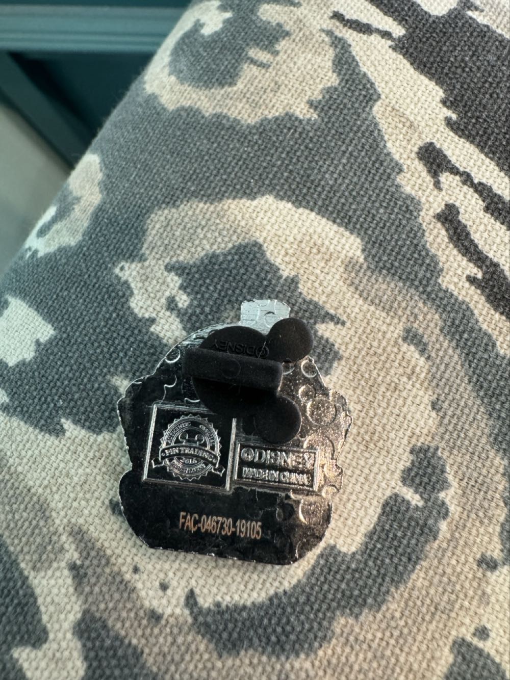 Haunted Mansion - Gracey Manor Ghouls - Hat Box Ghost - Disney pin collectible - Main Image 2