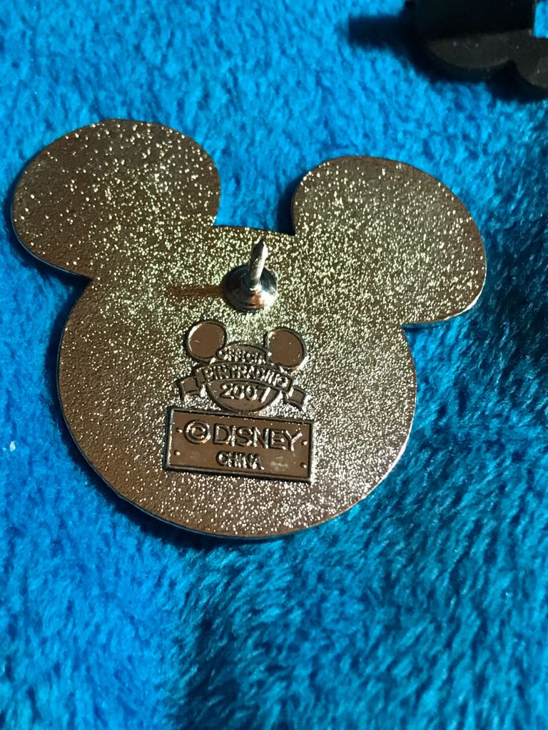 British Mickey Icon - Disney pin collectible - Main Image 2