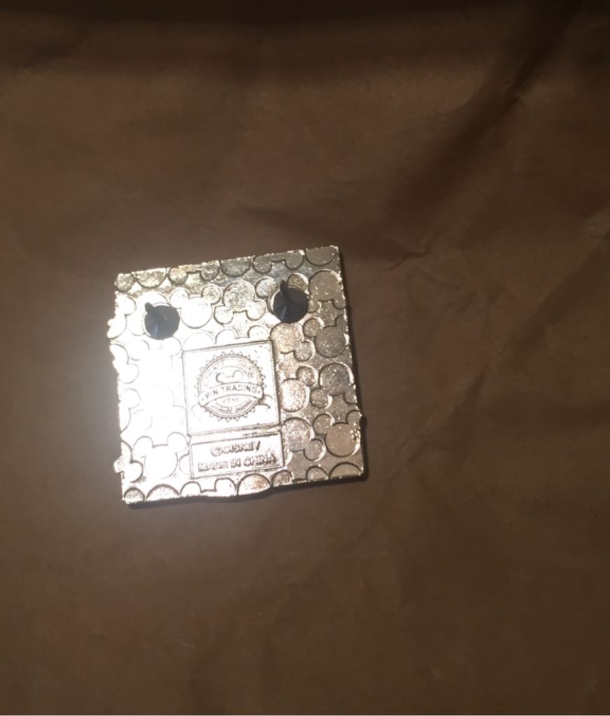 Mad Tea Party - Disney pin collectible - Main Image 2