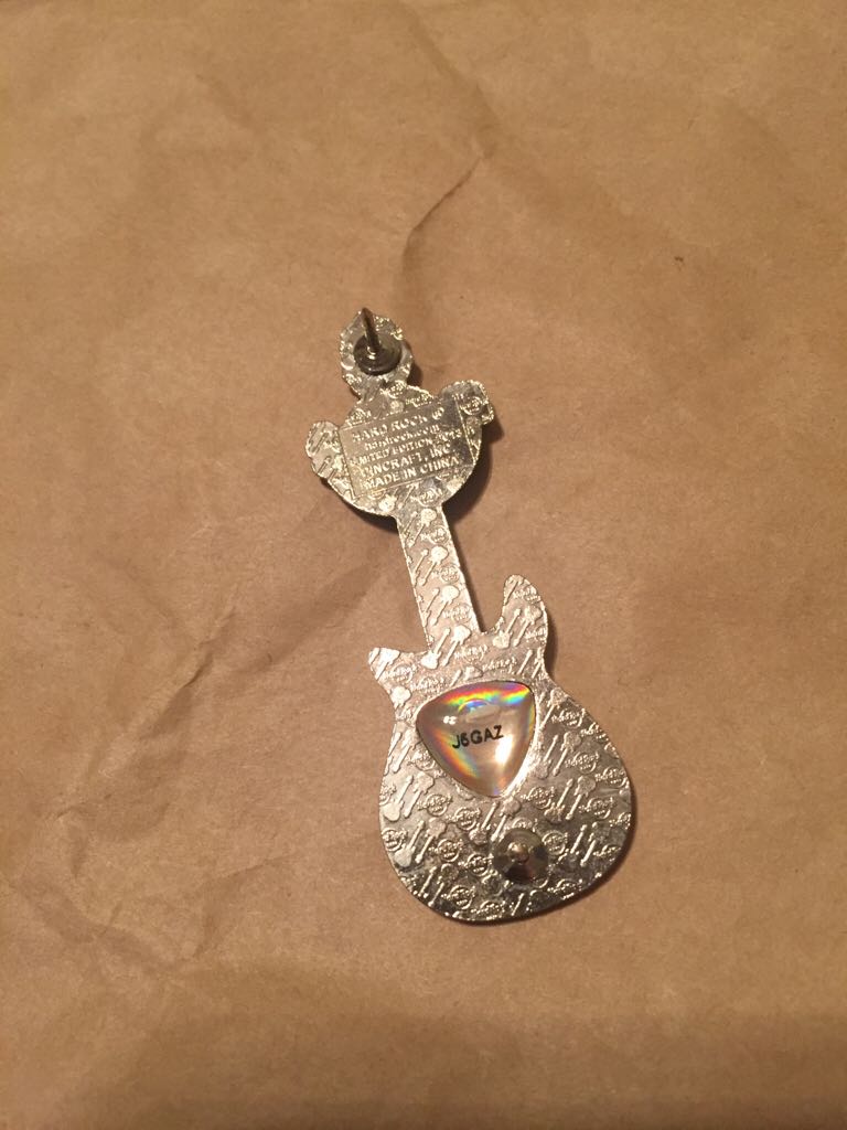 Hard Rock Cafe Memphis Red Cross Guitar - Hard Rock Cafe pin collectible - Main Image 2