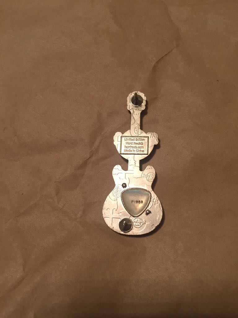Hard Rock Cafe Memphis Pinktober Guitar - Hard Rock Cafe pin collectible - Main Image 2