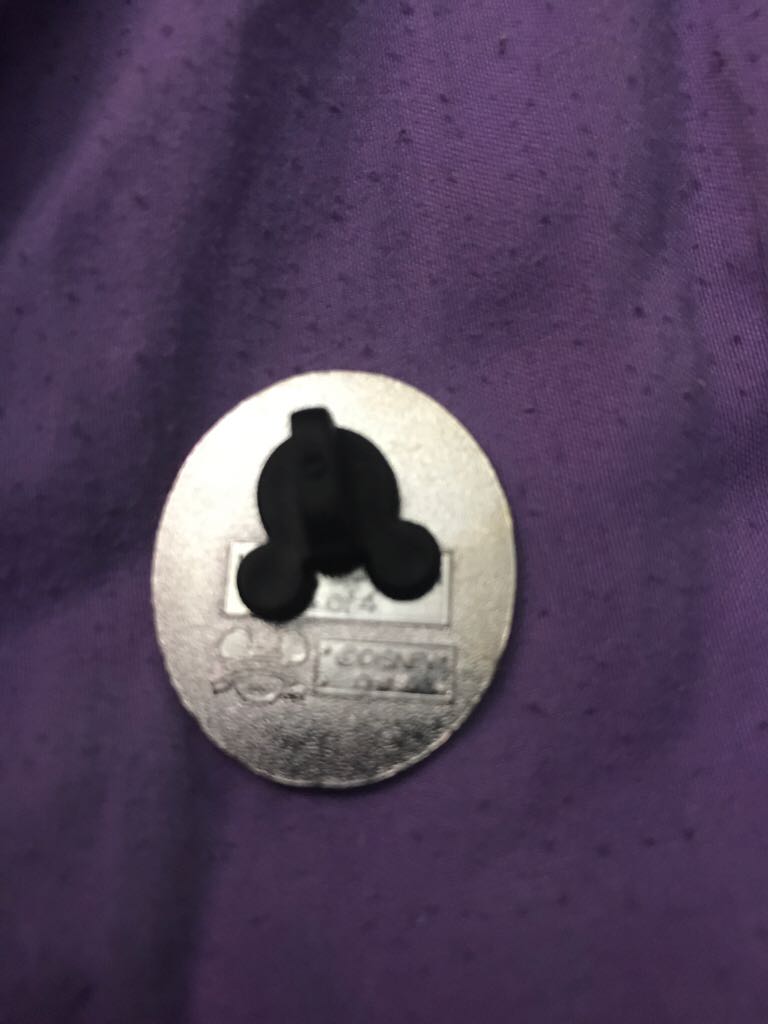Mickey Mouse  pin collectible - Main Image 2