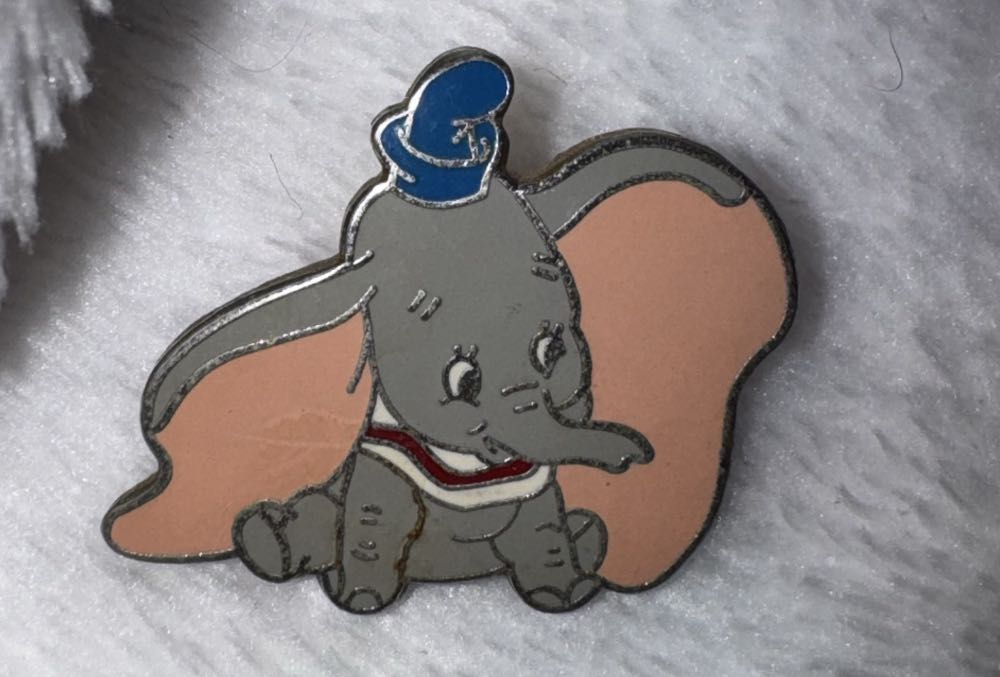Dumbo  pin collectible - Main Image 4