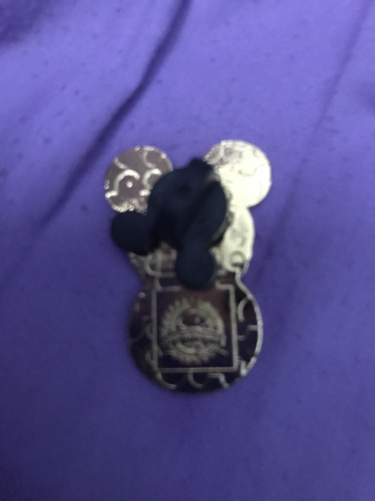 Minnie Mouse Snowman  pin collectible - Main Image 2
