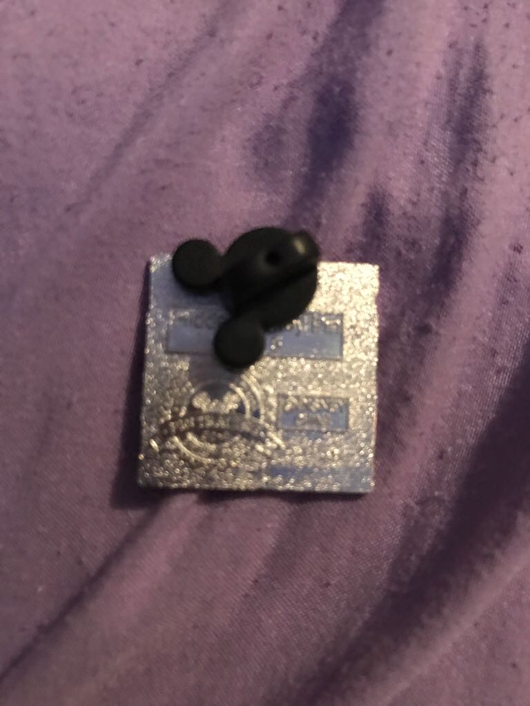 Mickey Mouse  pin collectible - Main Image 2