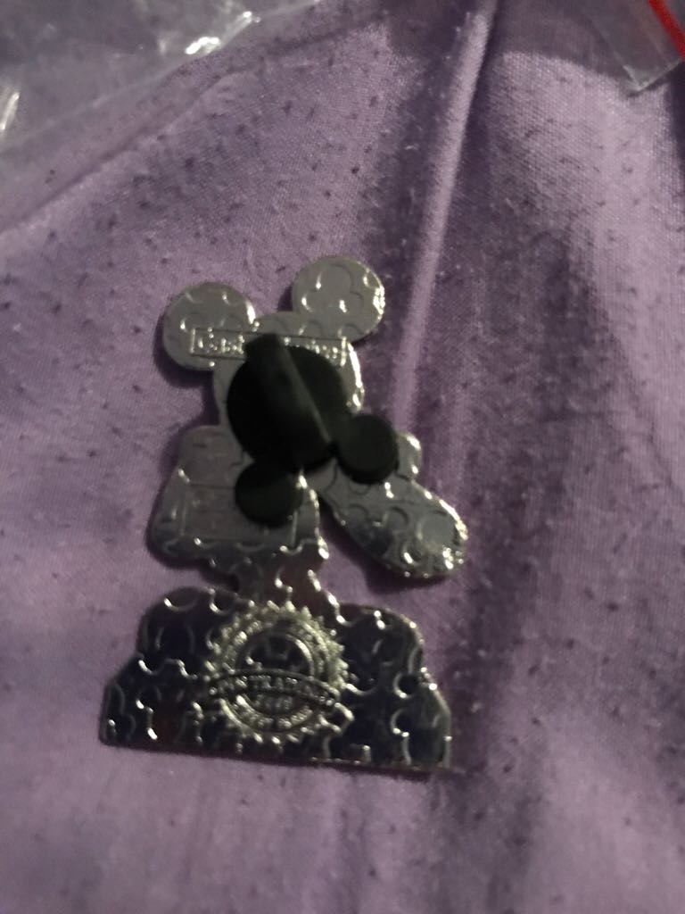 Mickey Mouse  pin collectible - Main Image 2