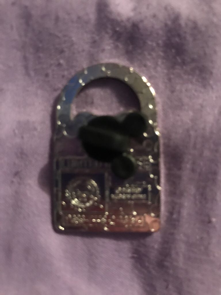 Minnie Mouse Lock  pin collectible - Main Image 2
