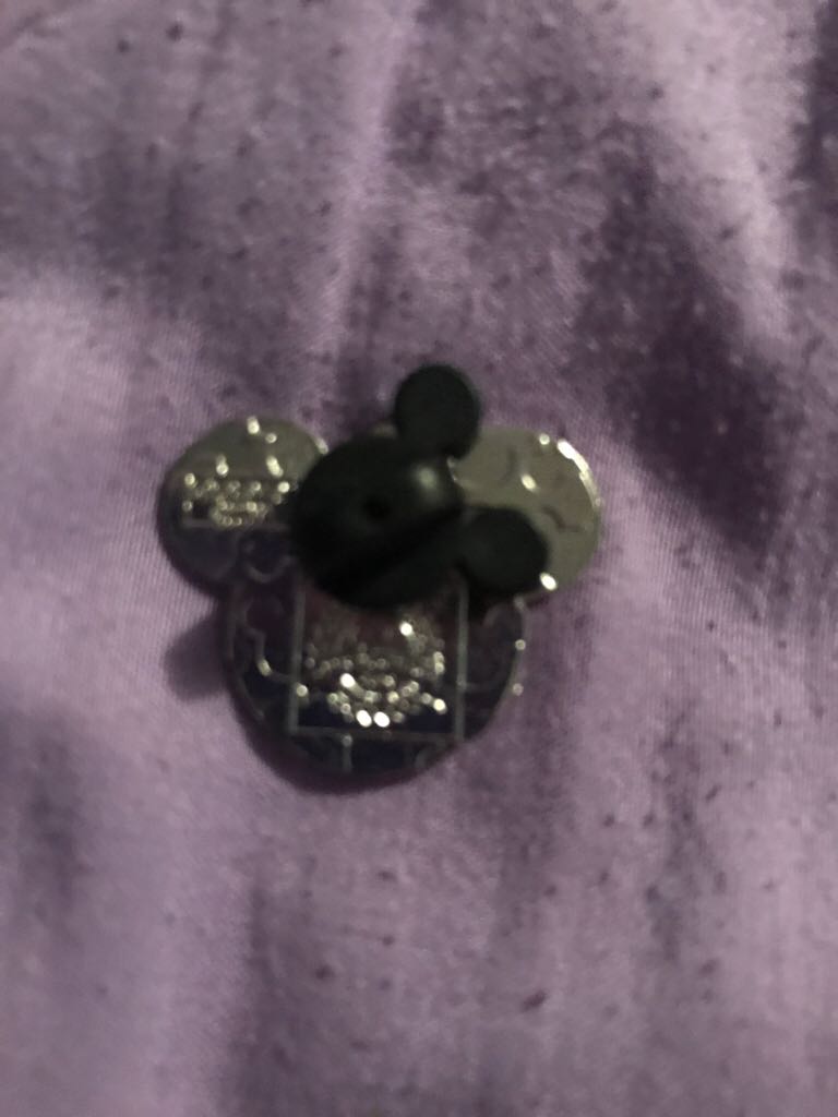 Mickey Mouse Jack-O’-Lantern  pin collectible - Main Image 2