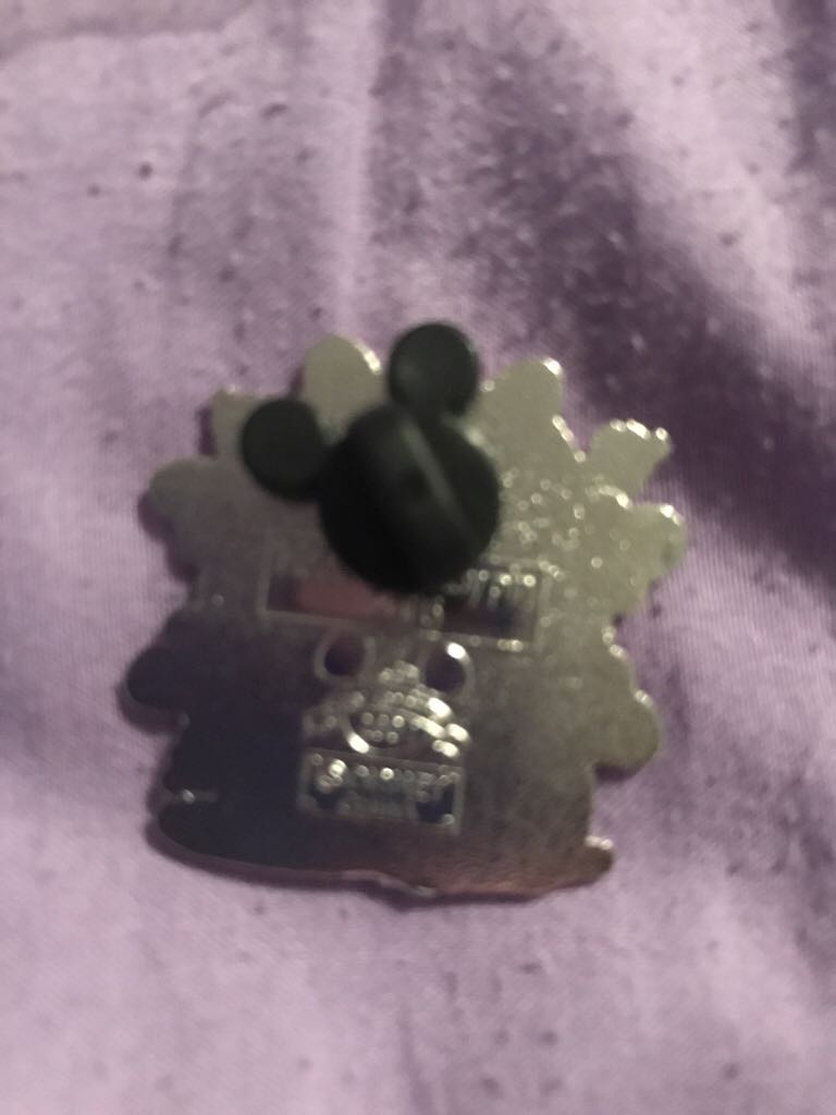 Hidden Mickey: 2007 Snowman Collection - Minnie - Hidden Mickey pin collectible - Main Image 2