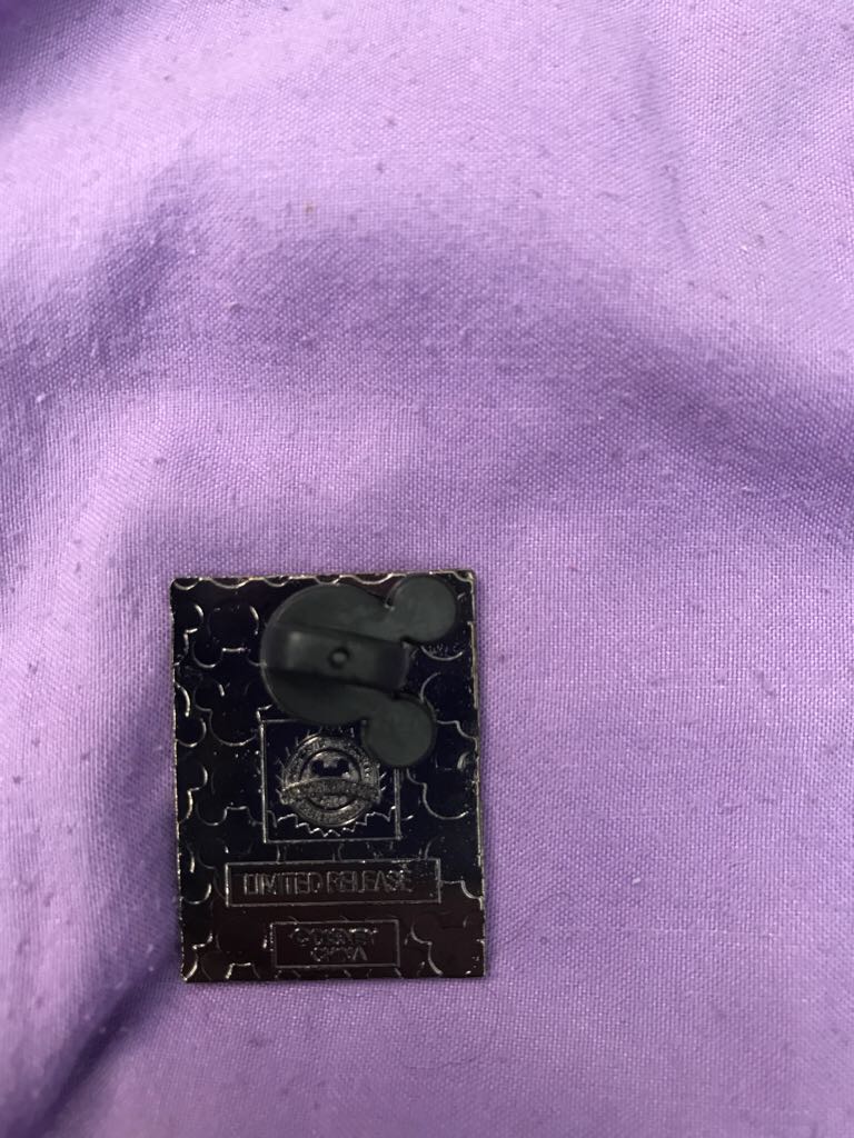 Dumbo Photograph  pin collectible - Main Image 2