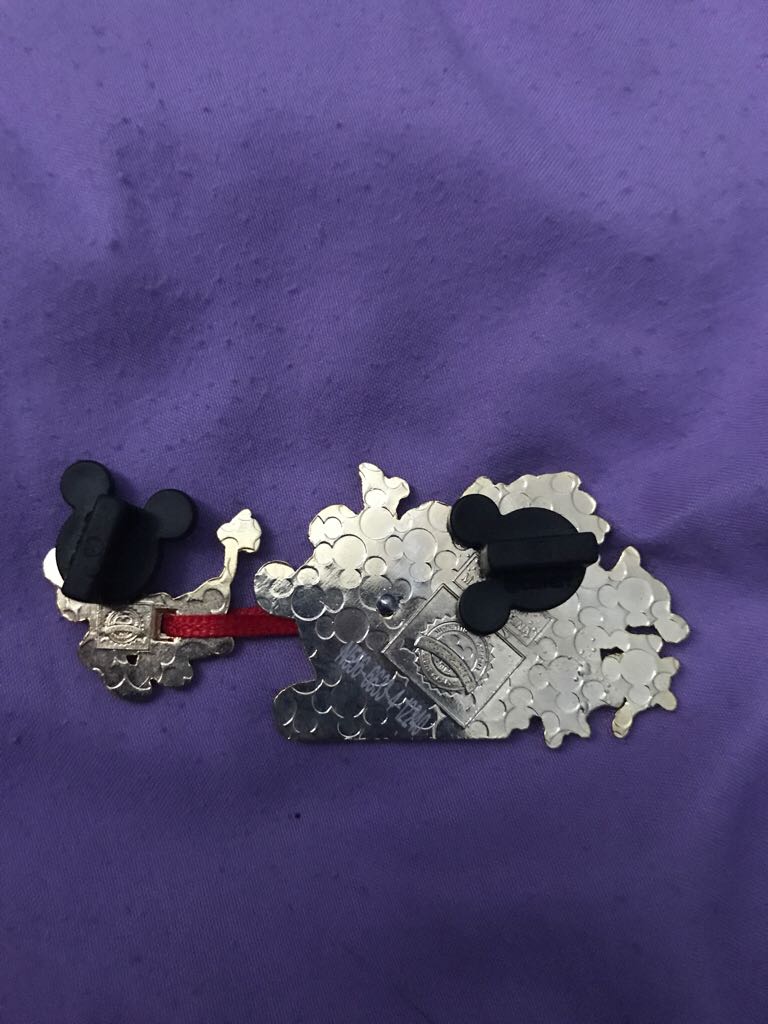 Mickey Gang On Sleigh  pin collectible - Main Image 2