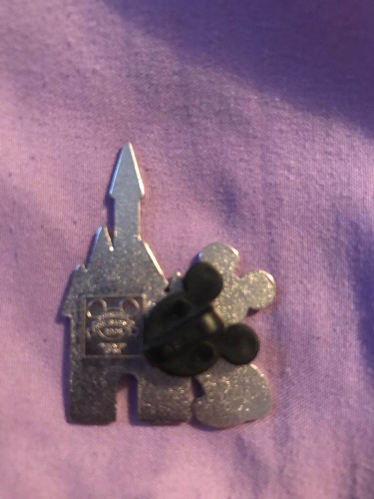 Mickey Mouse Magic Kingdom  pin collectible - Main Image 2