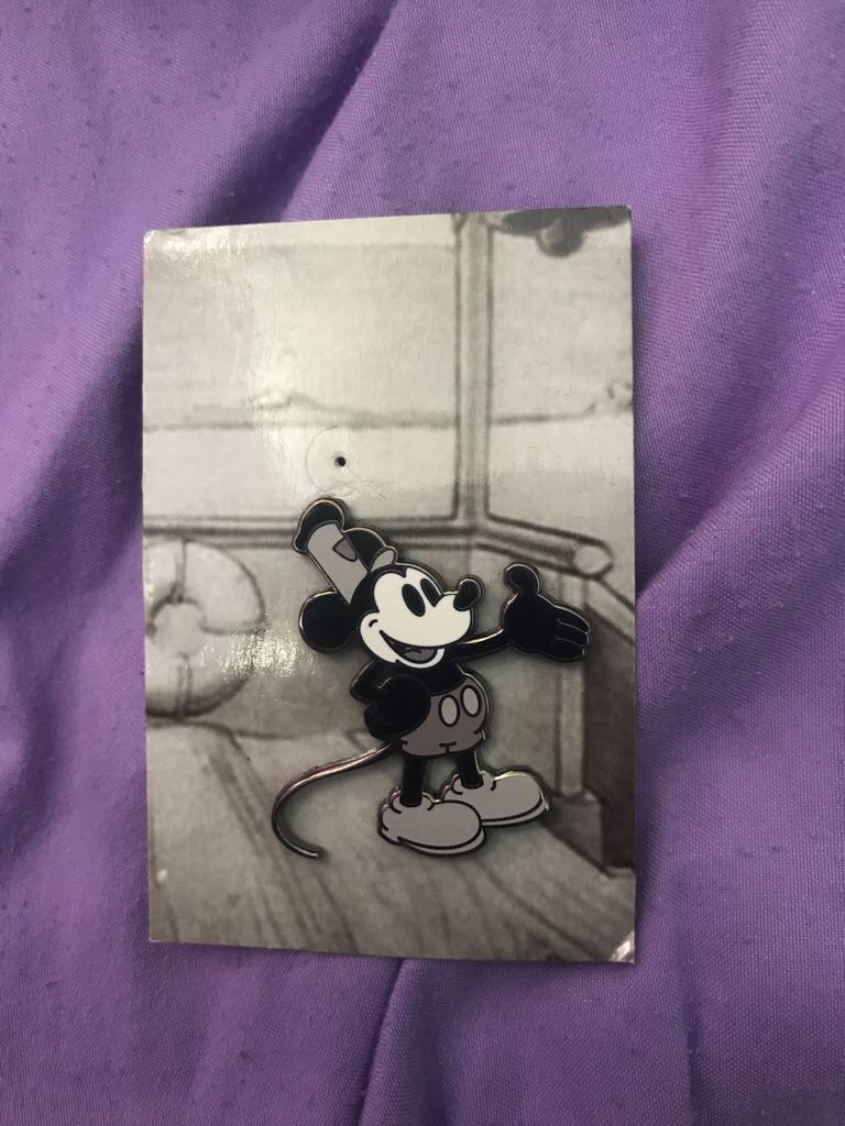 Minnie On Rope Crocodile Portrait Haunted Mansion