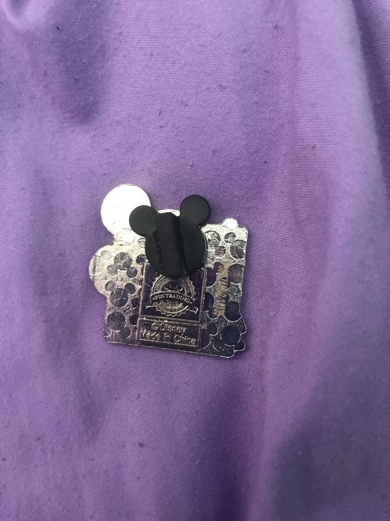 Mickey Mouse  pin collectible - Main Image 2