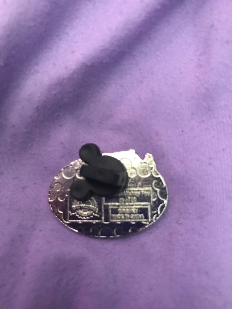 Goofy Skiing Chaser  pin collectible - Main Image 2