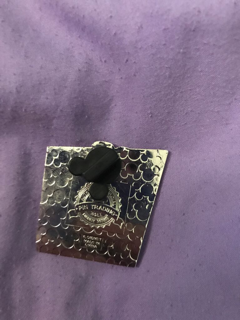 Pluto  pin collectible - Main Image 2