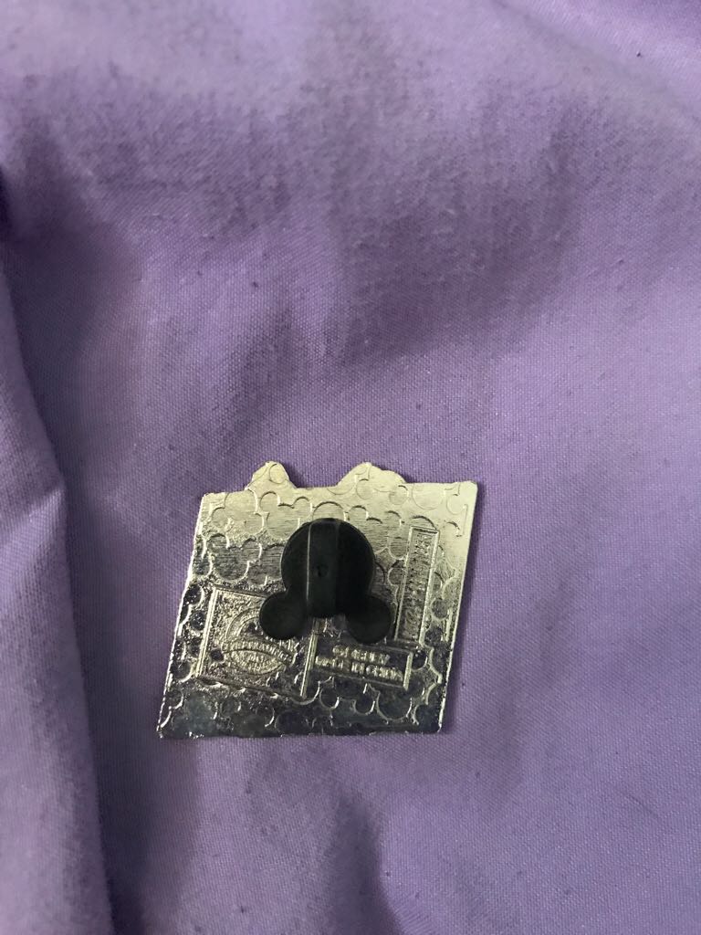 Pluto  pin collectible - Main Image 2