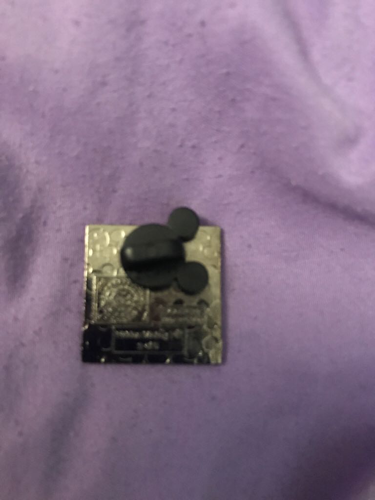 Oswald - Hidden Mickey pin collectible - Main Image 2