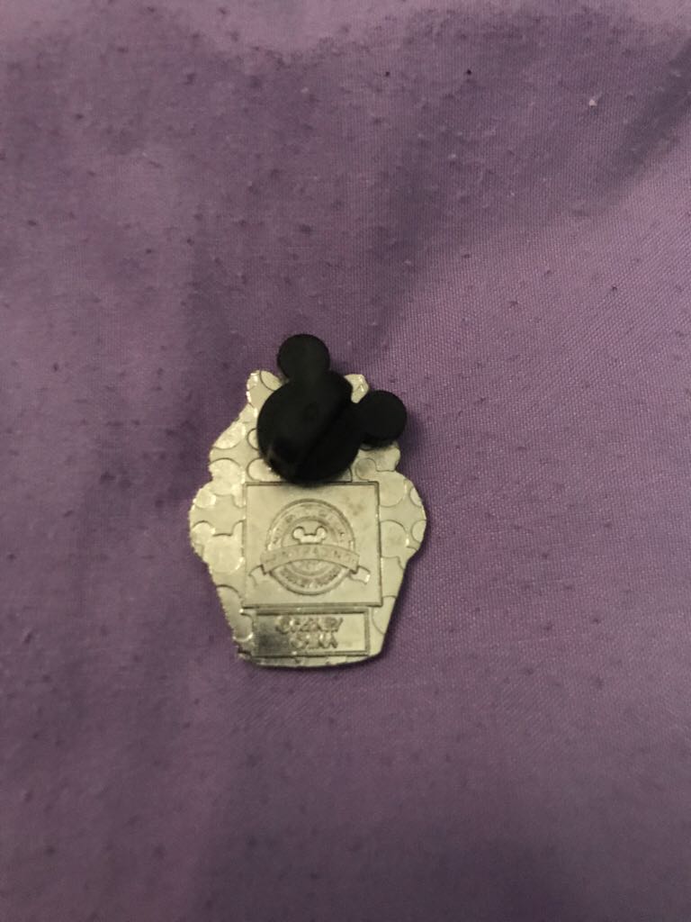 Daisy Duck Cupcake  pin collectible - Main Image 2