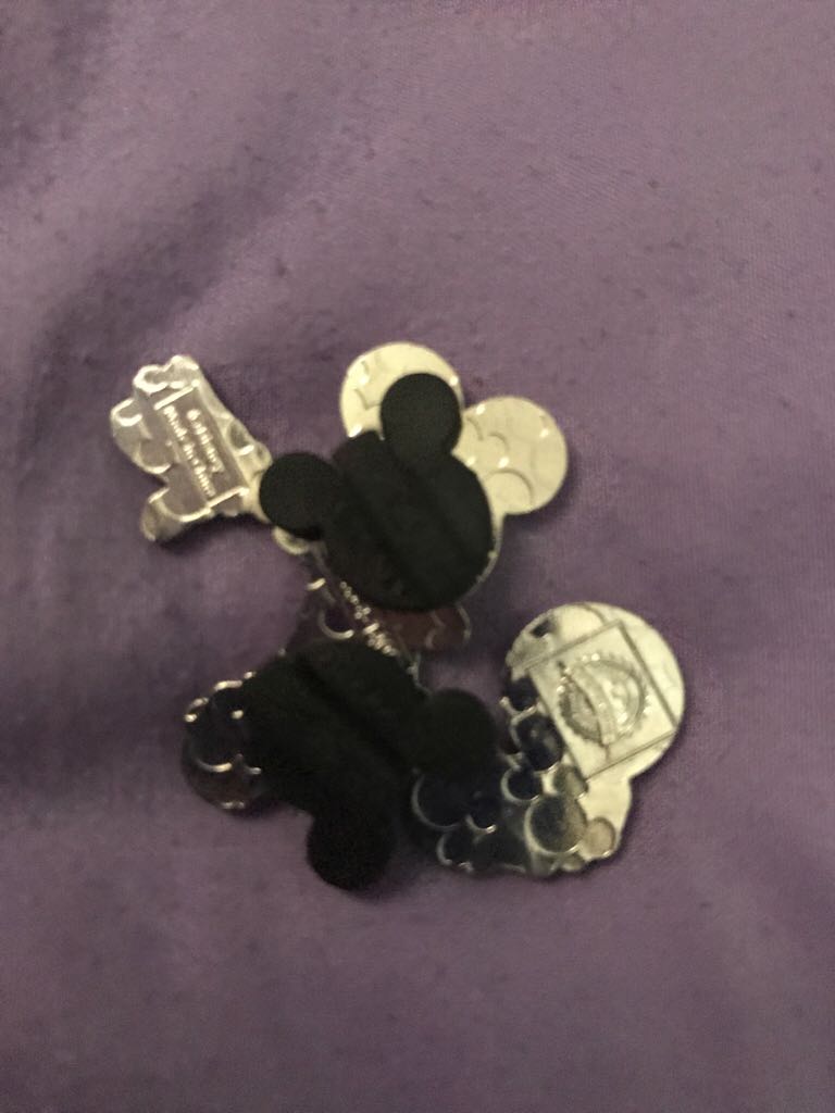 Mickey Mouse Soccer  pin collectible - Main Image 2
