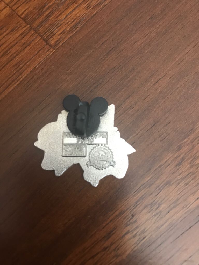 Dumbo  pin collectible - Main Image 2