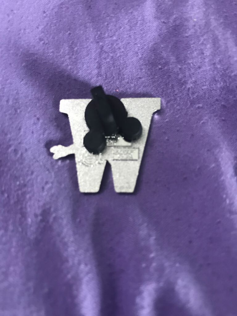 W — Wendy  pin collectible - Main Image 2