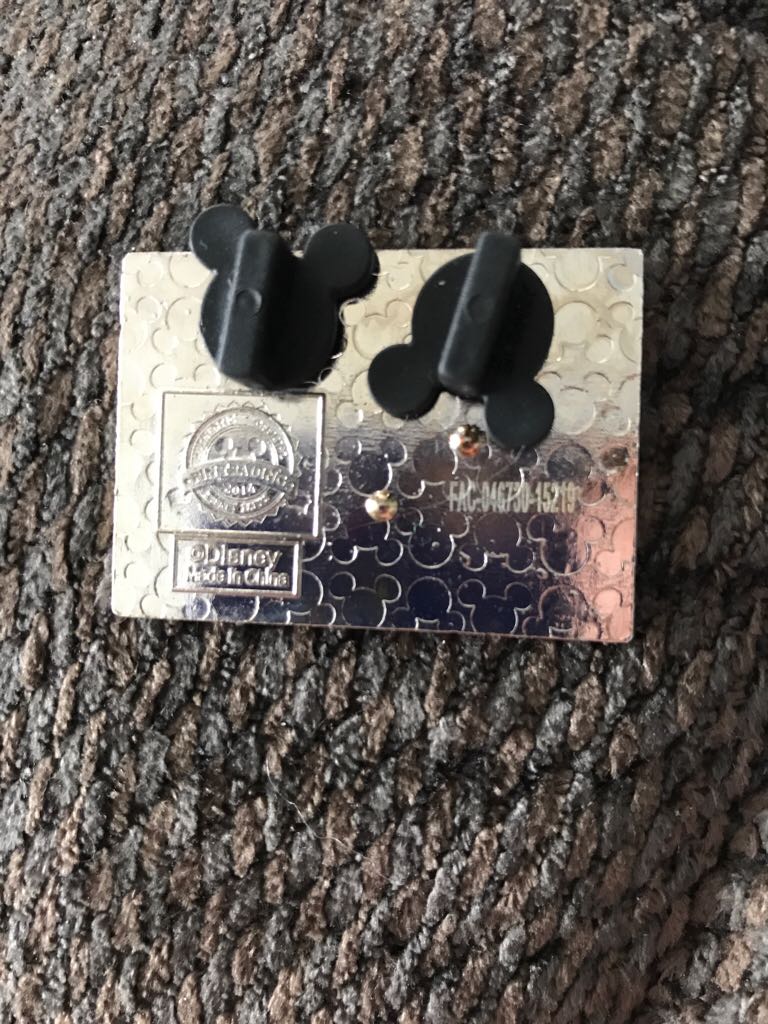 Olaf Chillin In The Sunshine  pin collectible - Main Image 2