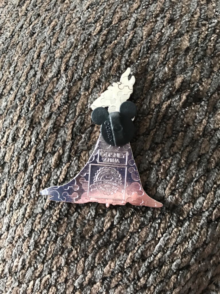 Sleeping Beauty: Maleficent  pin collectible - Main Image 2