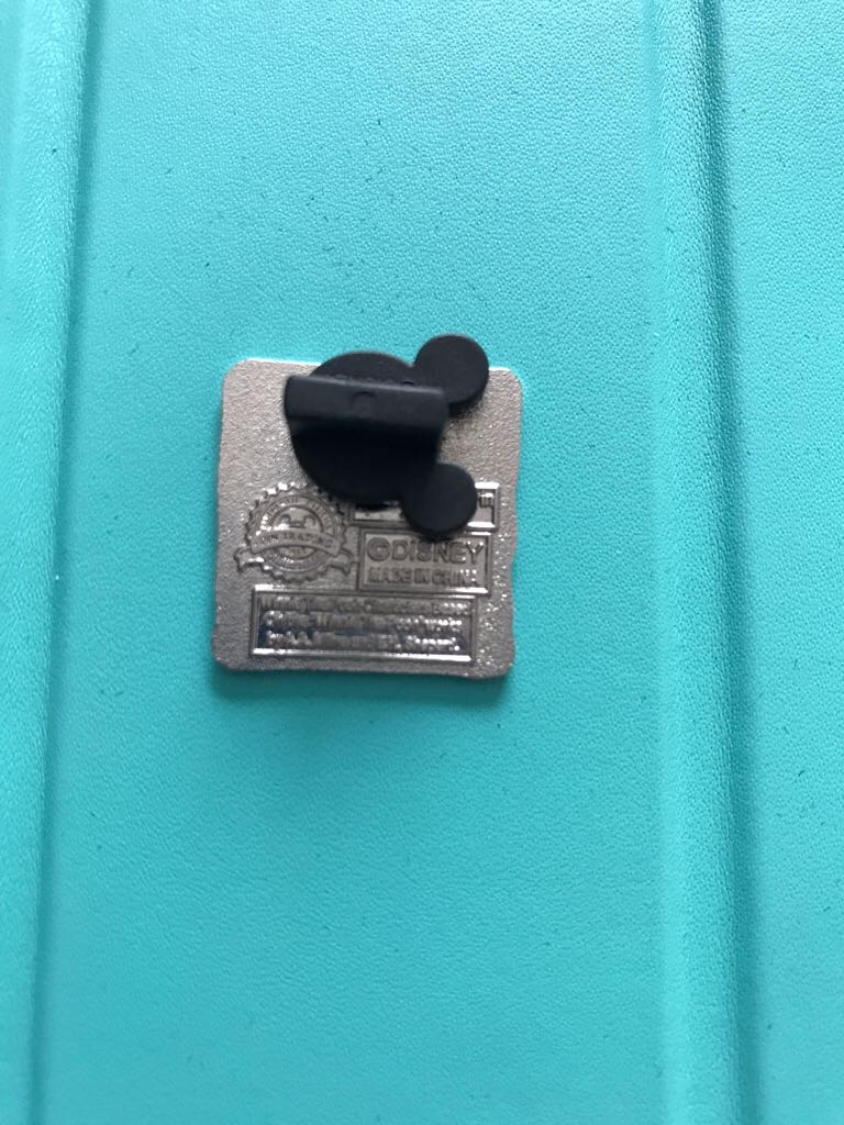 Piglet  pin collectible - Main Image 2