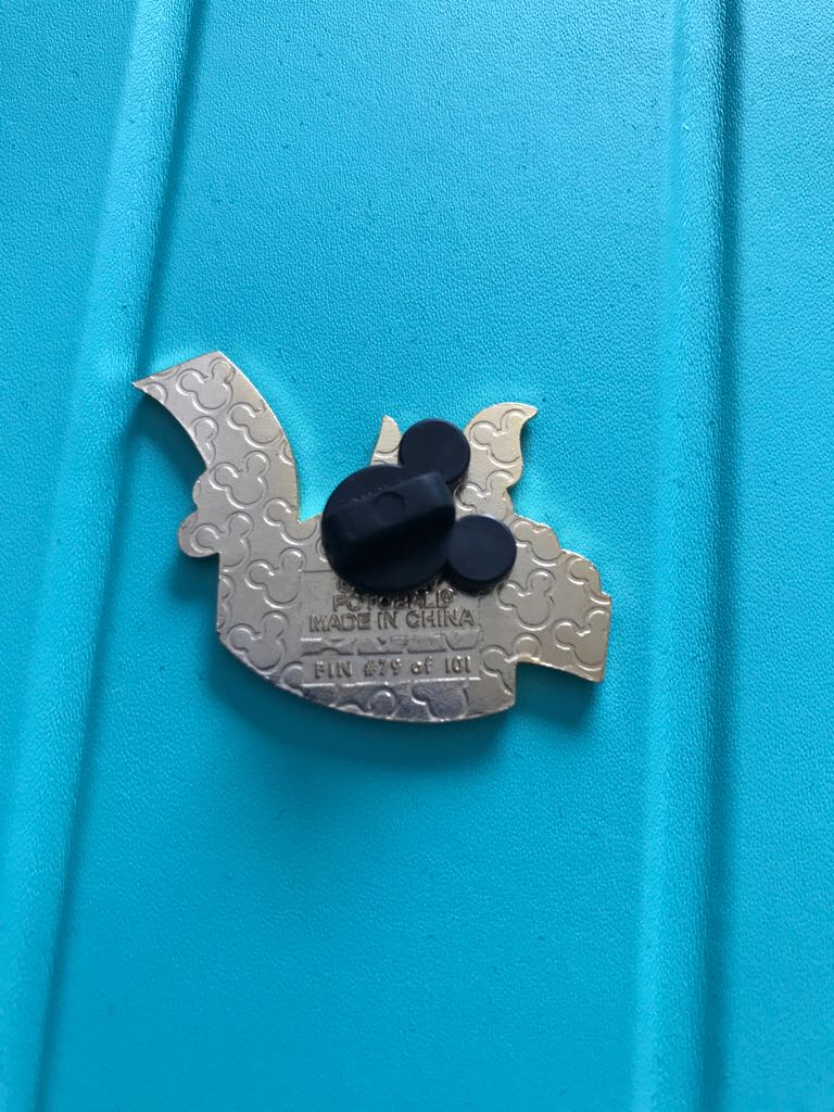 Piglet  pin collectible - Main Image 2