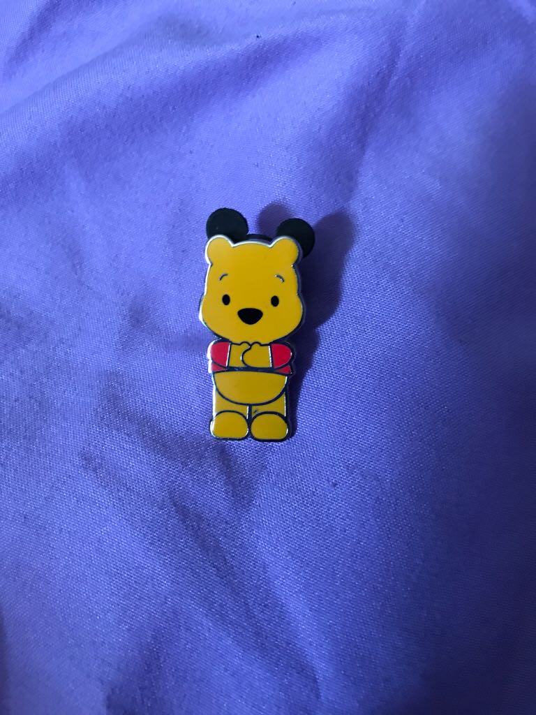 Marvel Pins - Avenger emblem