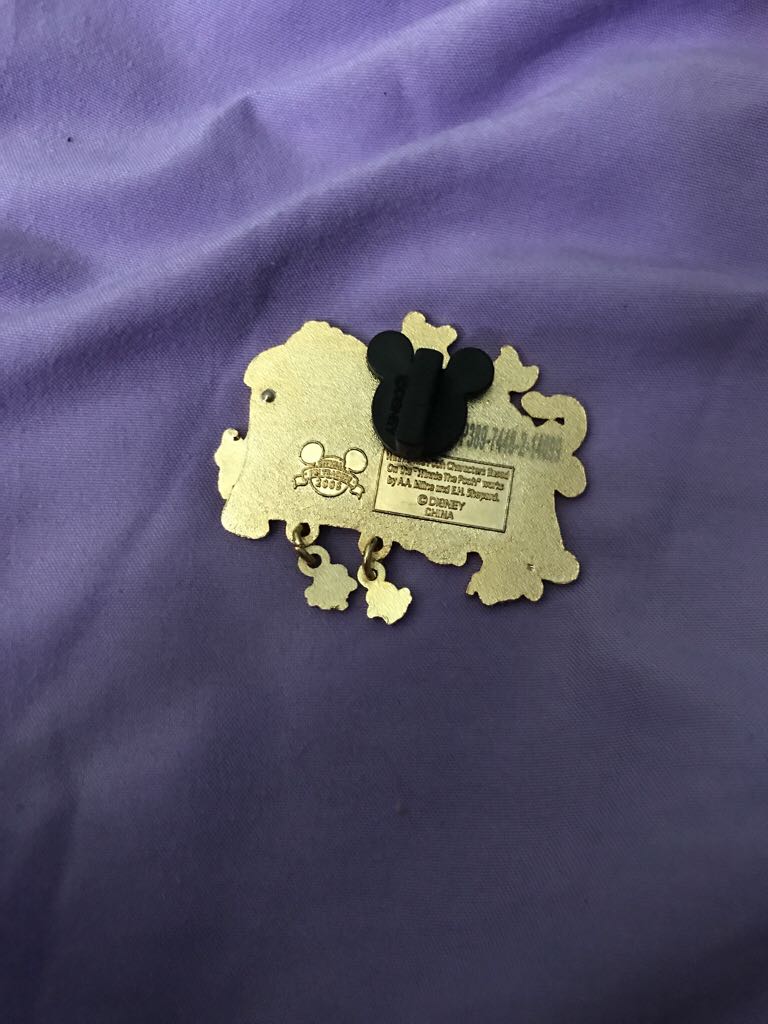 The Many Adventures Of Winnie The Pooh - Disney pin collectible - Main Image 2