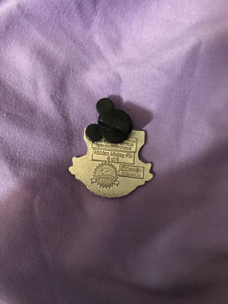 Winnie The Pooh Disneyland  pin collectible - Main Image 2