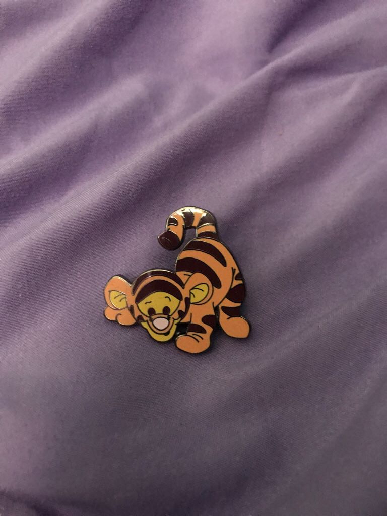 Tigger  pin collectible - Main Image 1