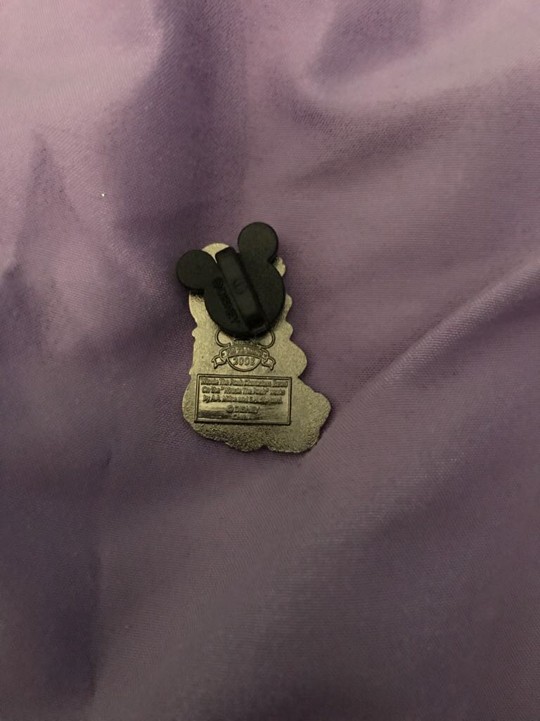 Winnie The Pooh  pin collectible - Main Image 2