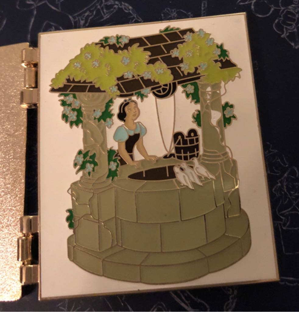 DS - Storybook Classics Collection - Snow White And The Seven Dwarves  pin collectible - Main Image 2