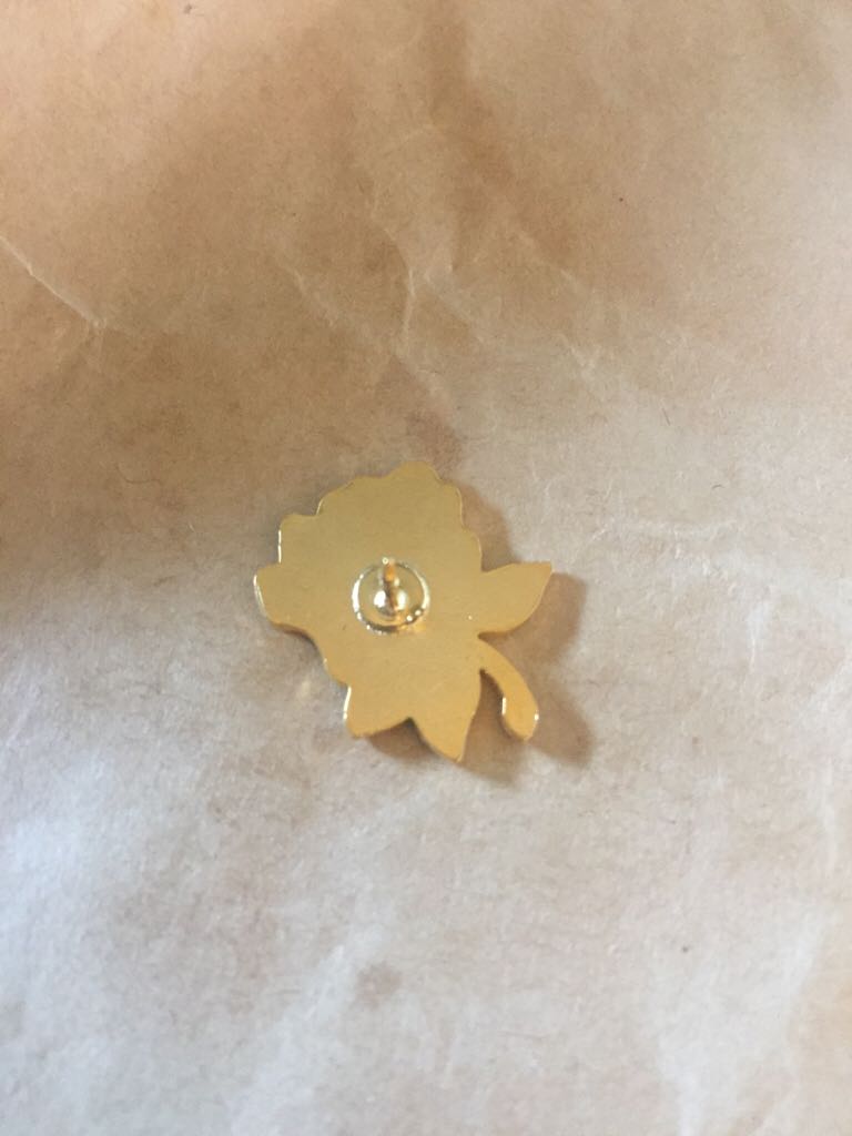England Rose  pin collectible - Main Image 2