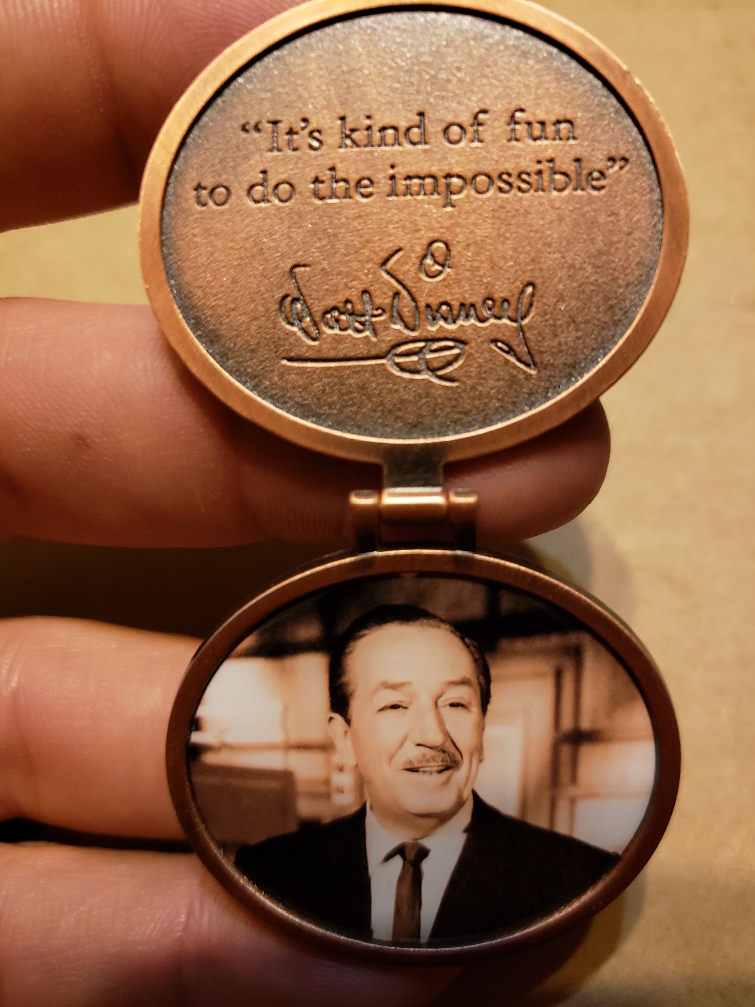 Remy`s Ratatouille - hide & squeak Pin