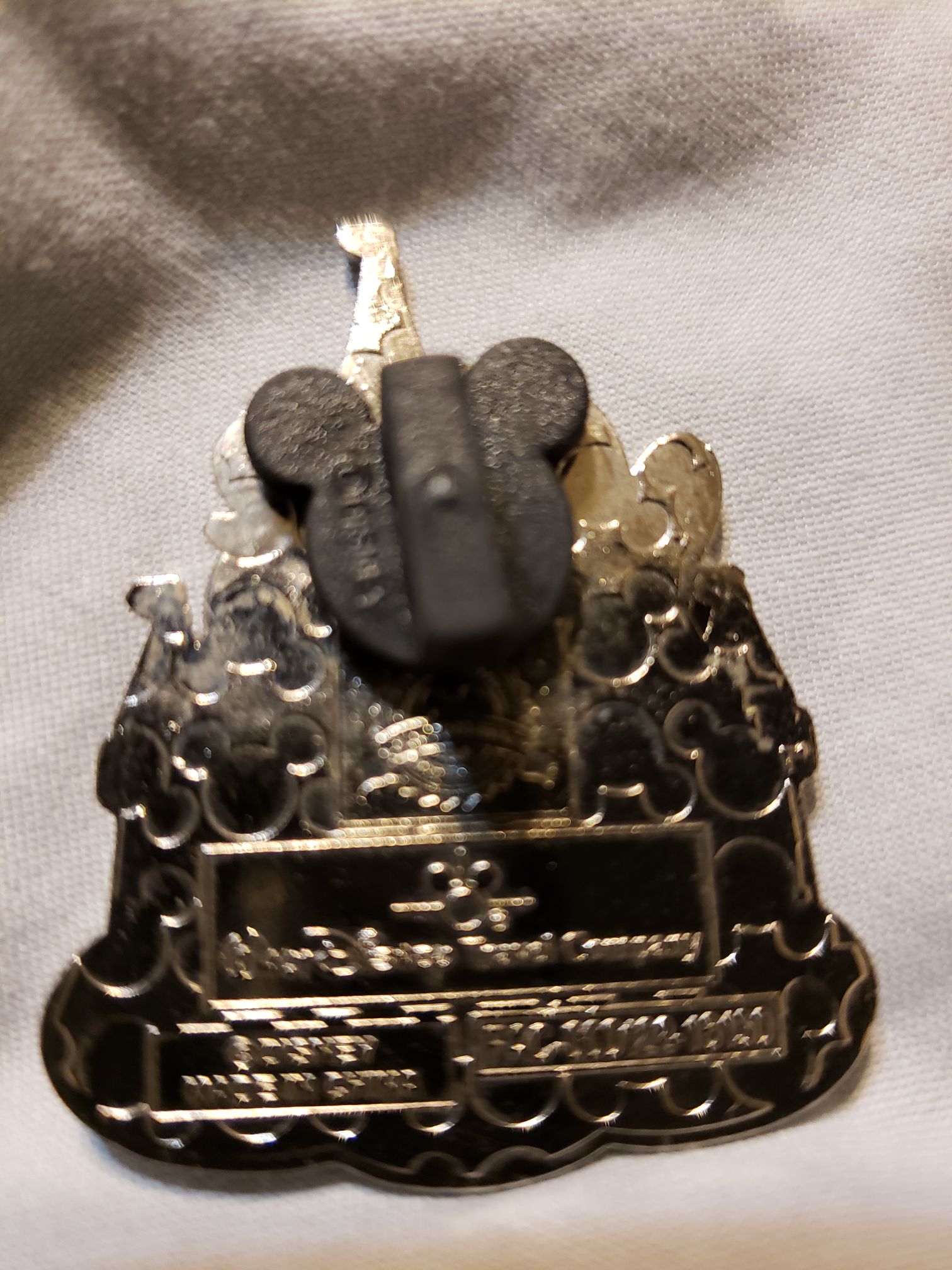 Disneyland resort Mickey and Minnie  pin collectible - Main Image 2