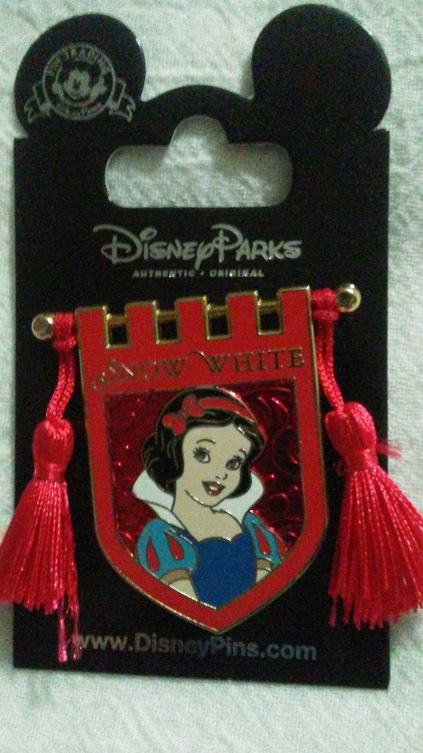 Snow White Banner - Disney pin collectible - Main Image 2