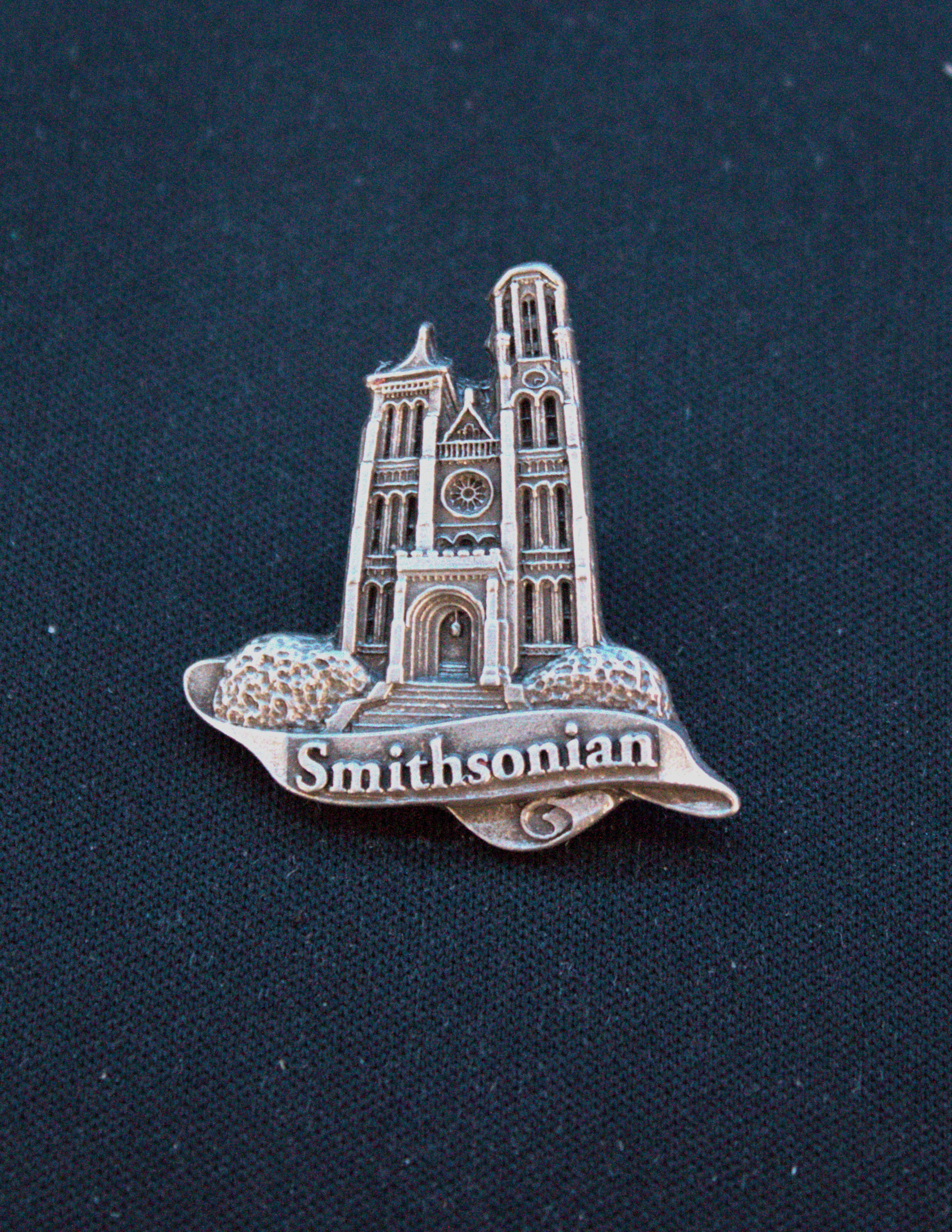Smithsonian Castle  pin collectible - Main Image 3