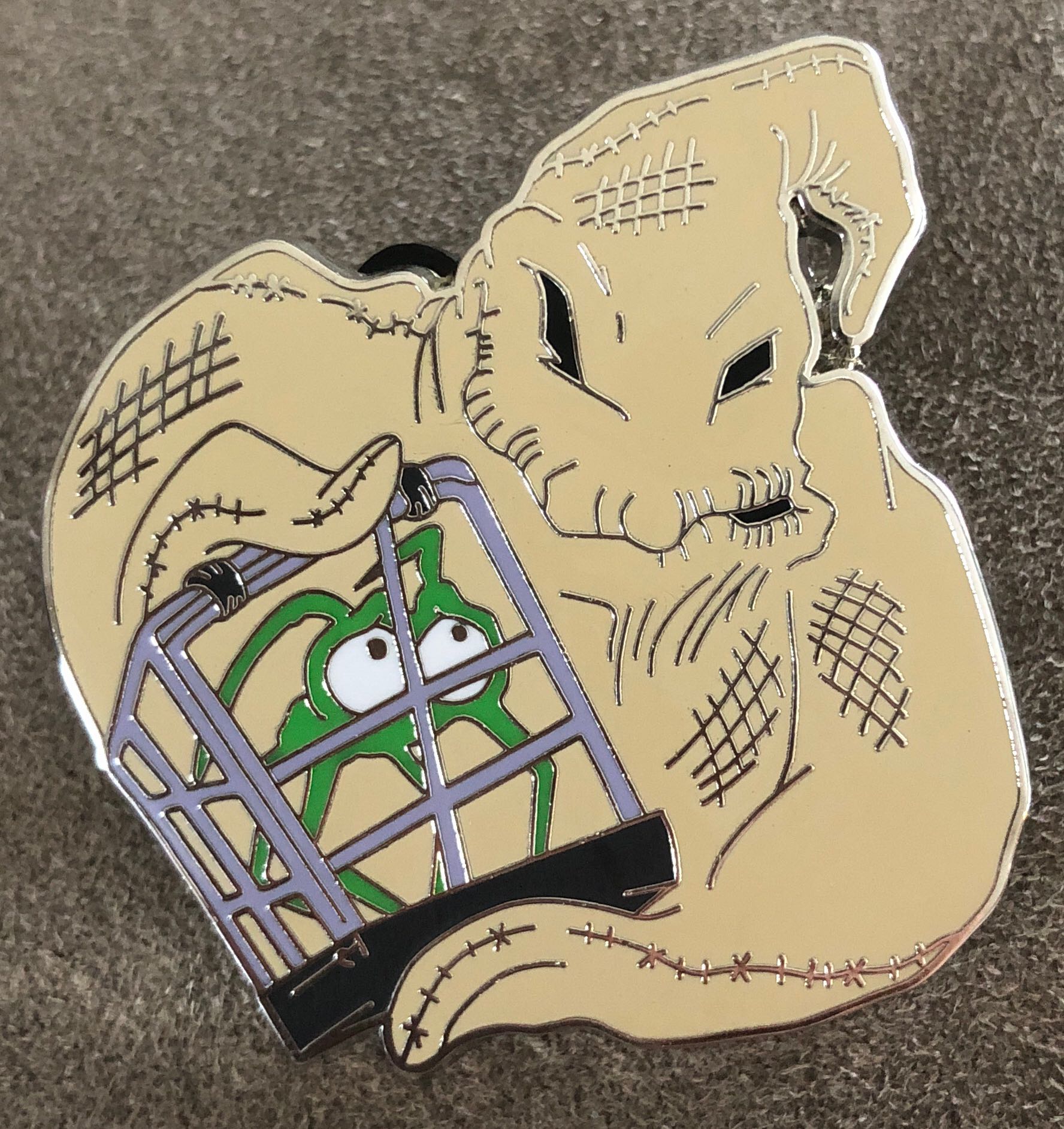 Disney Pirates Of The Caribbean Pirate Skull & Crossbones