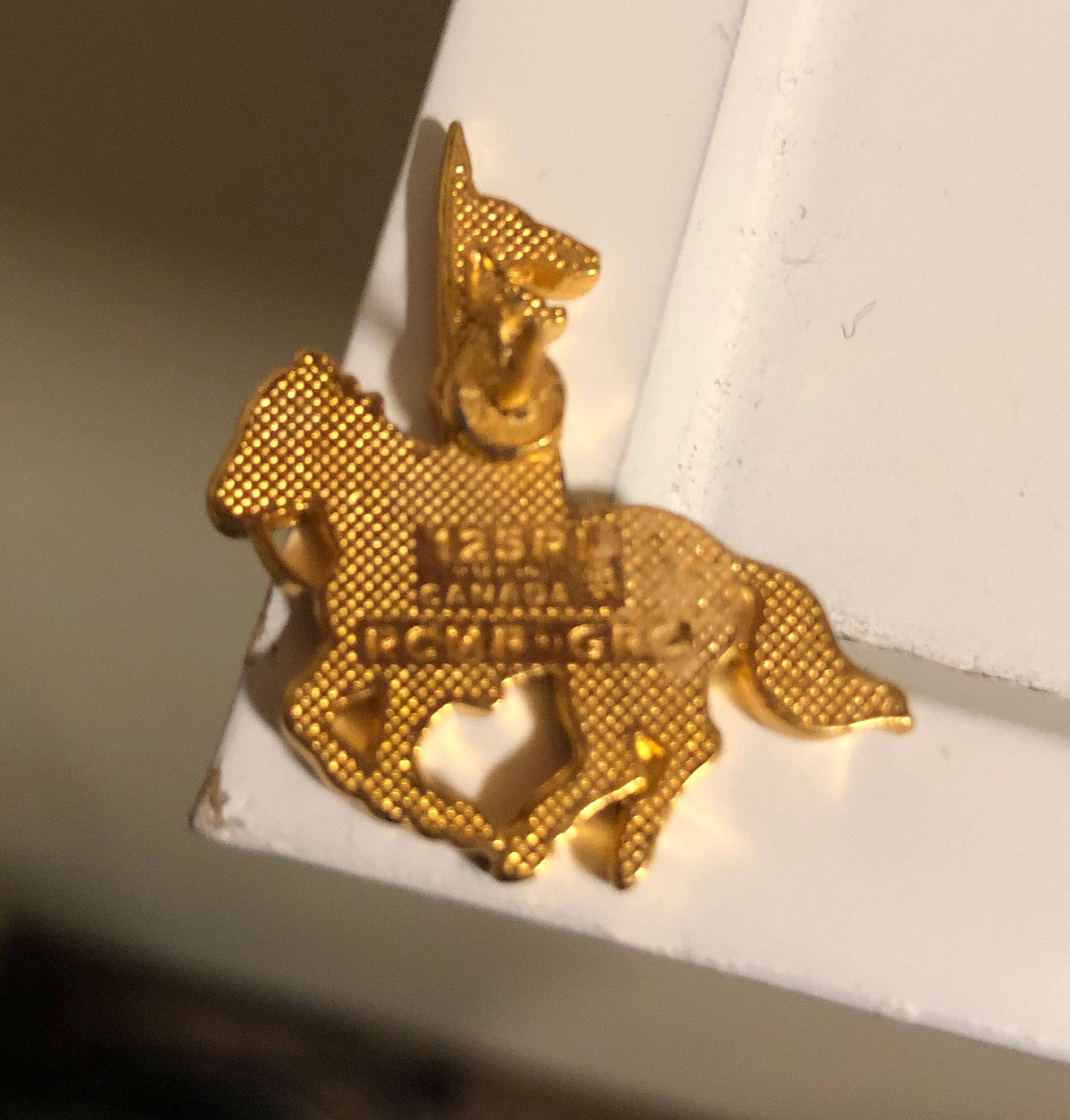 RCMP Pin - Lapel Pin pin collectible - Main Image 2