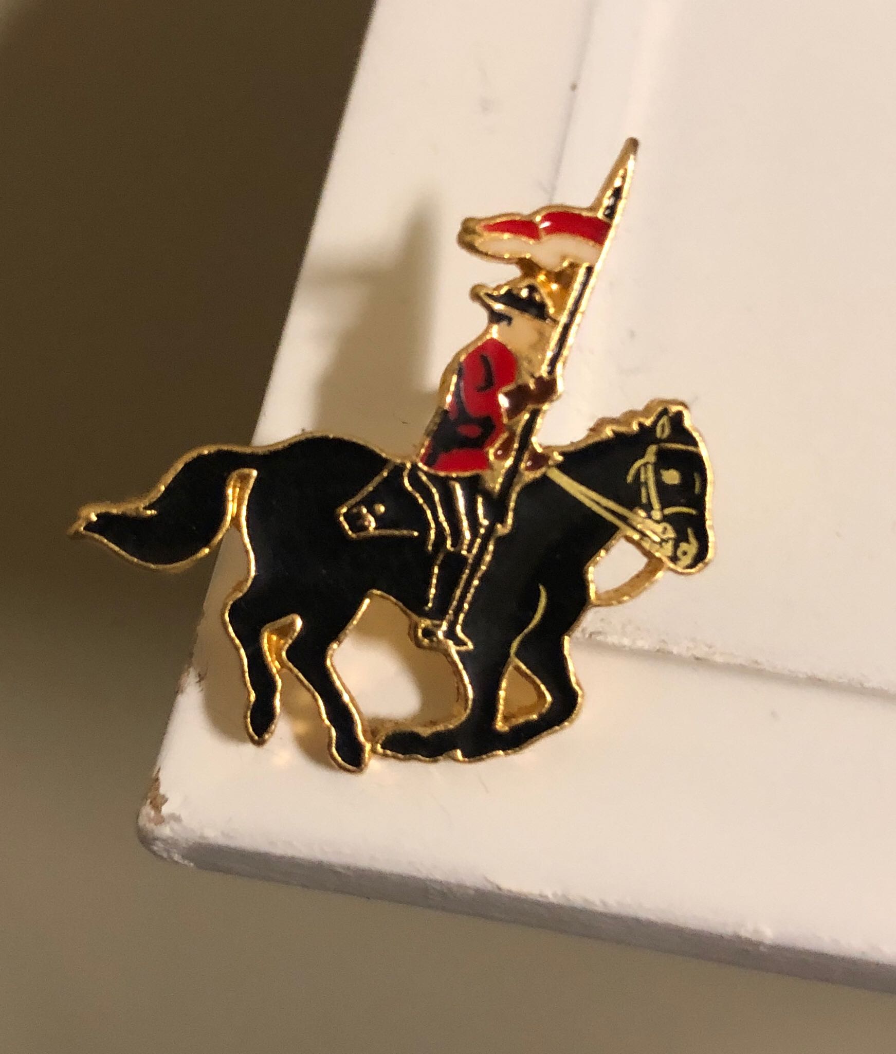 RCMP Pin - Lapel Pin pin collectible - Main Image 3