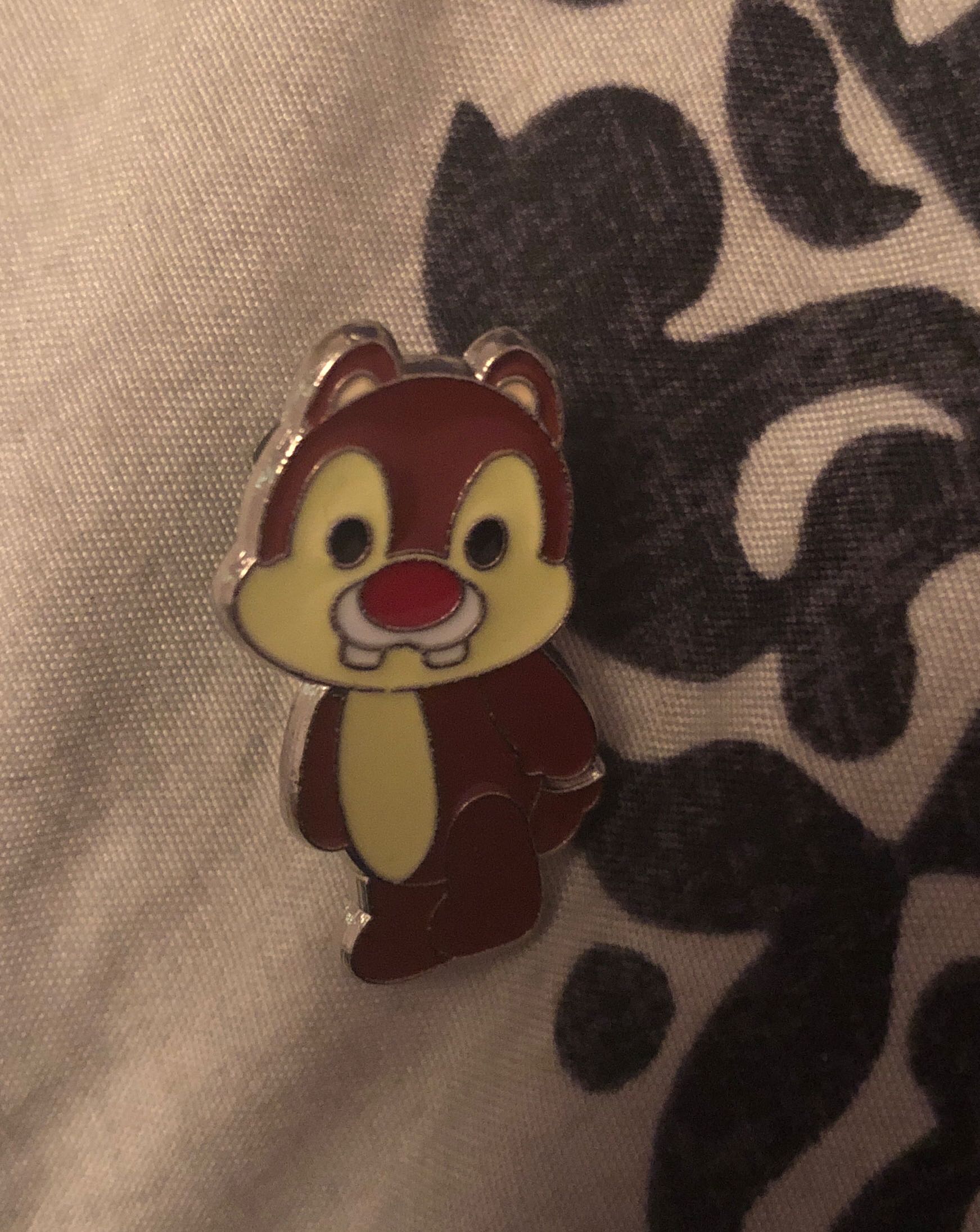 Chip And Dale: Dale Standing  pin collectible - Main Image 1