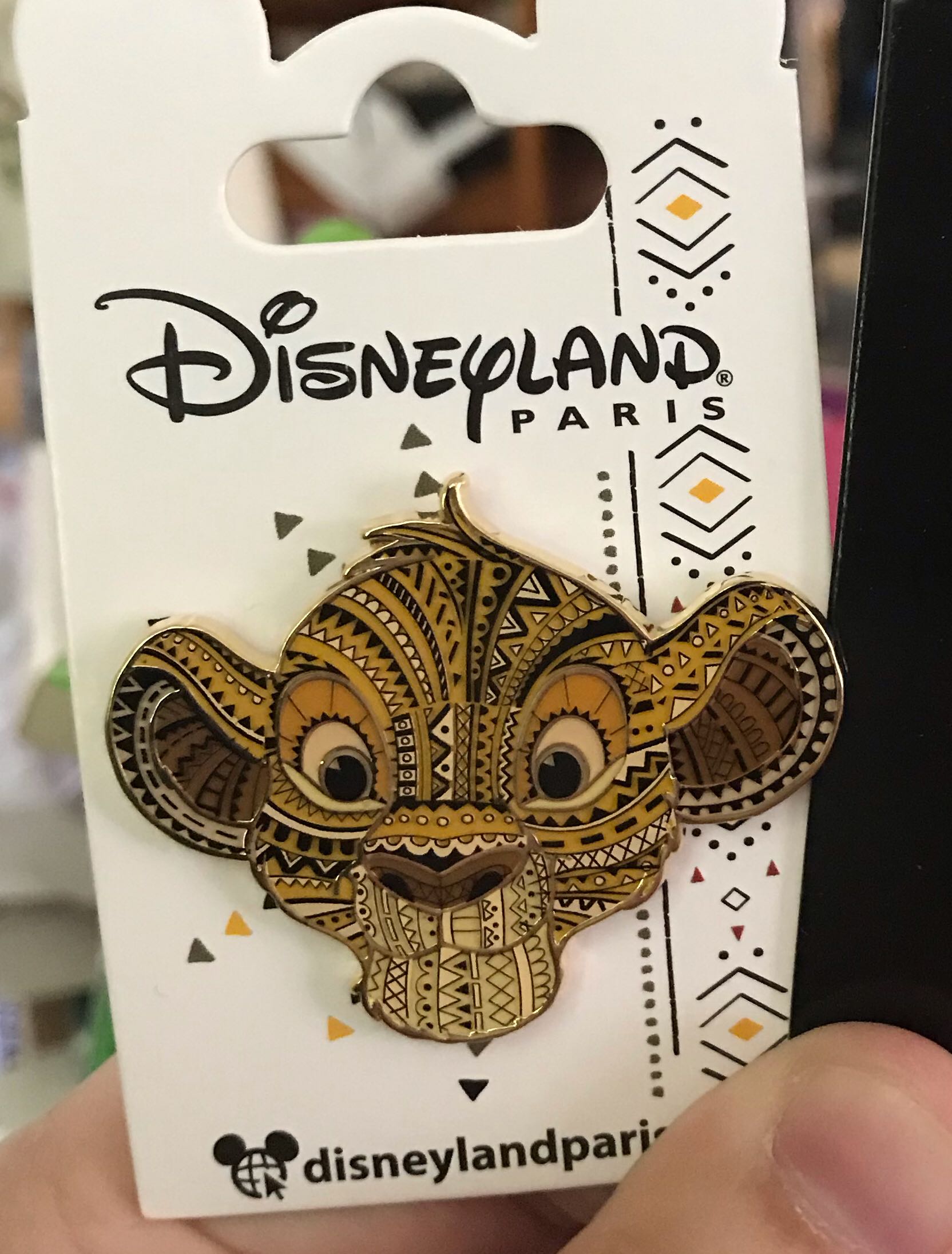 Simba Face Mask - Open Edition pin collectible - Main Image 2