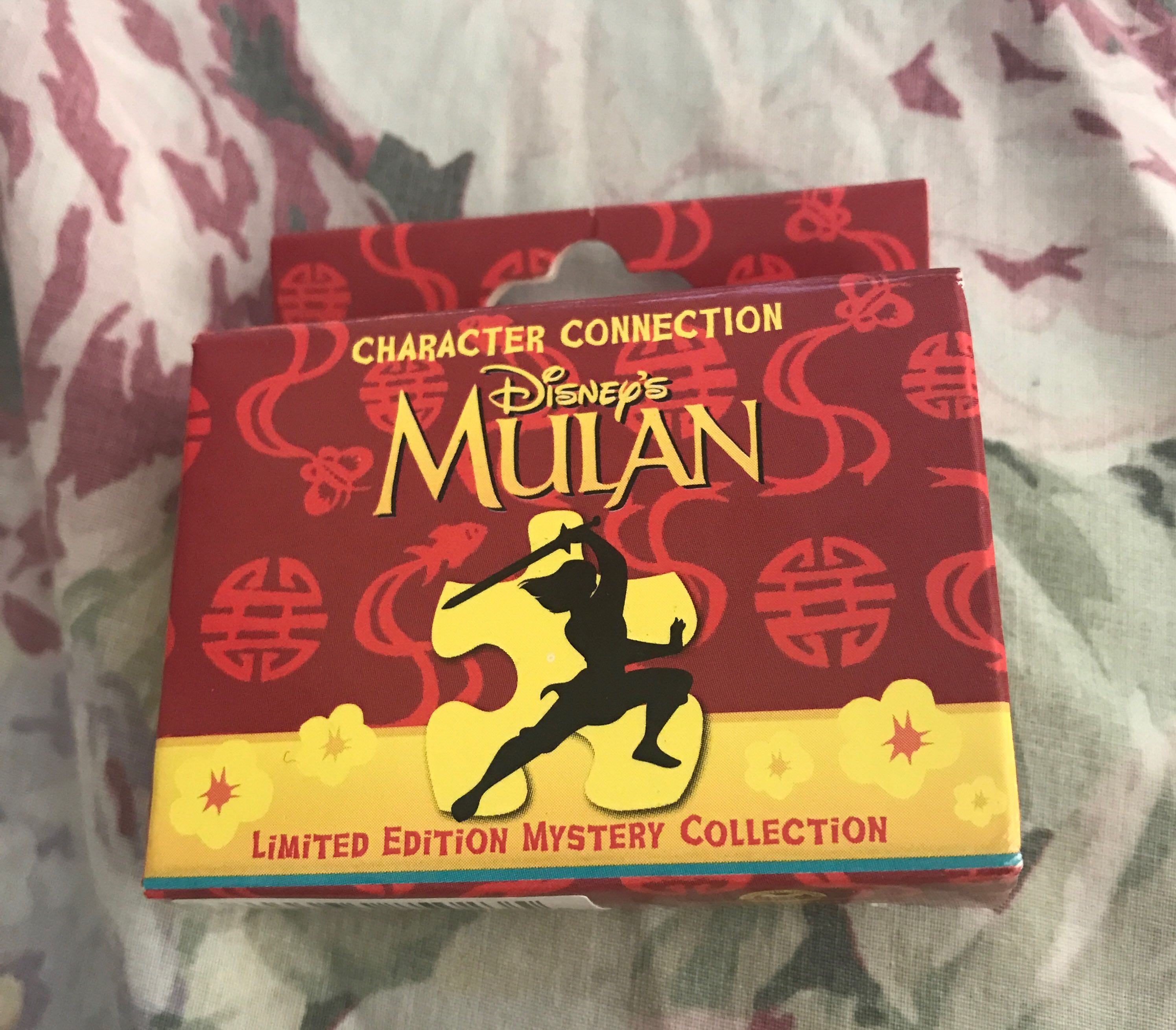Character Connection - Emperor & Chi Fu - Mystery Box pin collectible [Barcode 400034850235] - Main Image 2